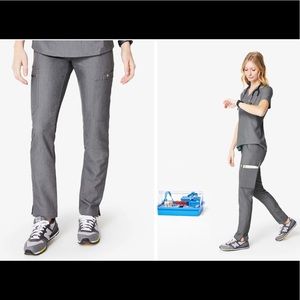 FIGS XS Petite scrub pants in graphite / gray (Yola Skinny Scrub Pants)
